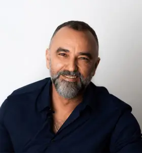 Bernardo Moya - Entrepreneur, Author, Speaker, Publisher, TV Producer & Seminar Promoter helping to develop The Best You