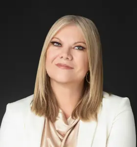 Kerrie Lee Brown - Award-winning media executive inspiring audiences to lead with authenticity, resilience and purpose.
