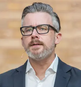 Daniel Sieberg - Daniel Sieberg delivers sharp, inspiring keynotes on AI, innovation, digital transformation, and the future of human-tech connection.