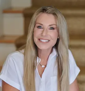 Tracey Wheeler Noonan - Entrepreneur, Shark Tank success story, and keynote speaker inspiring audiences to embrace resilience, reinvention, and bold action.