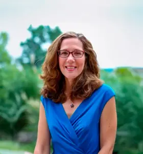 Anne Loehr - Anne Loehr empowers leaders to turn ideas into actionable strategies, driving performance and engagement in organizations of all sizes.