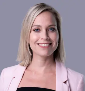 Anne-Maartje Oud - Anne-Maartje Oud helps leaders master communication, navigate conflict, and build stronger, high-performing teams.