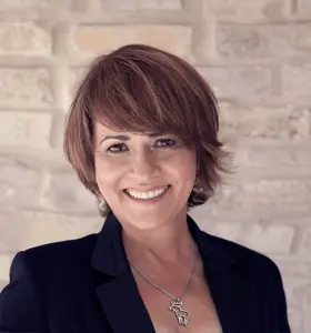 Shayla Rivera - Shayla is a former NASA Aerospace Engineer turned salesperson, corporate trainer and now Keynote Speaker.