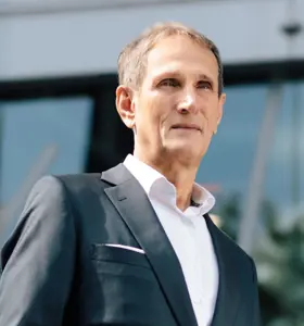 Jochen Wirtz - Global service marketing authority Jochen Wirtz empowers businesses to innovate with AI, customer experience, and strategic transformation.