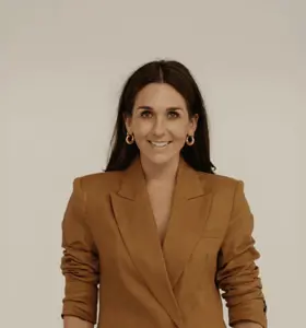 Courtney Thomas - Navigate challenges with mindfulness. Courtney Thomas, a wellness influencer, offers tools for empowered decision-making.