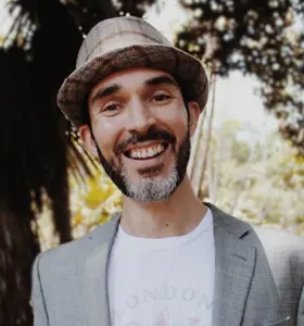 Clinton Young - Empower your teams with Clinton Young’s dynamic keynote, helping leaders overcome limiting beliefs and unlock exponential growth in confidence, clarity, and fulfillment.