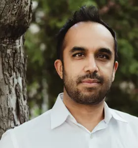Neil Pasricha - New York Times bestselling author inspiring organizations to boost resilience, happiness, and employee engagement in rapidly changing environments.