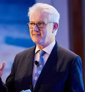 Andrew McMillan - With deep retail and consultancy experience, Andrew McMillan helps businesses of all sizes embed service-driven cultures that spark growth, innovation, and brand loyalty.