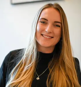 Emilie Rath - Defying odds in a male-dominated arena. Gain Formula 1 insights and learn about resilience and commitment from her journey.