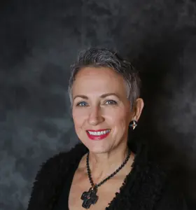 Dame Inga Beale - Former CEO of Lloyd’s of London sharing practical insights on leadership, transformation, innovation, and inclusive business cultures.